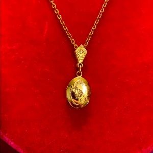 Costume locket gold tone